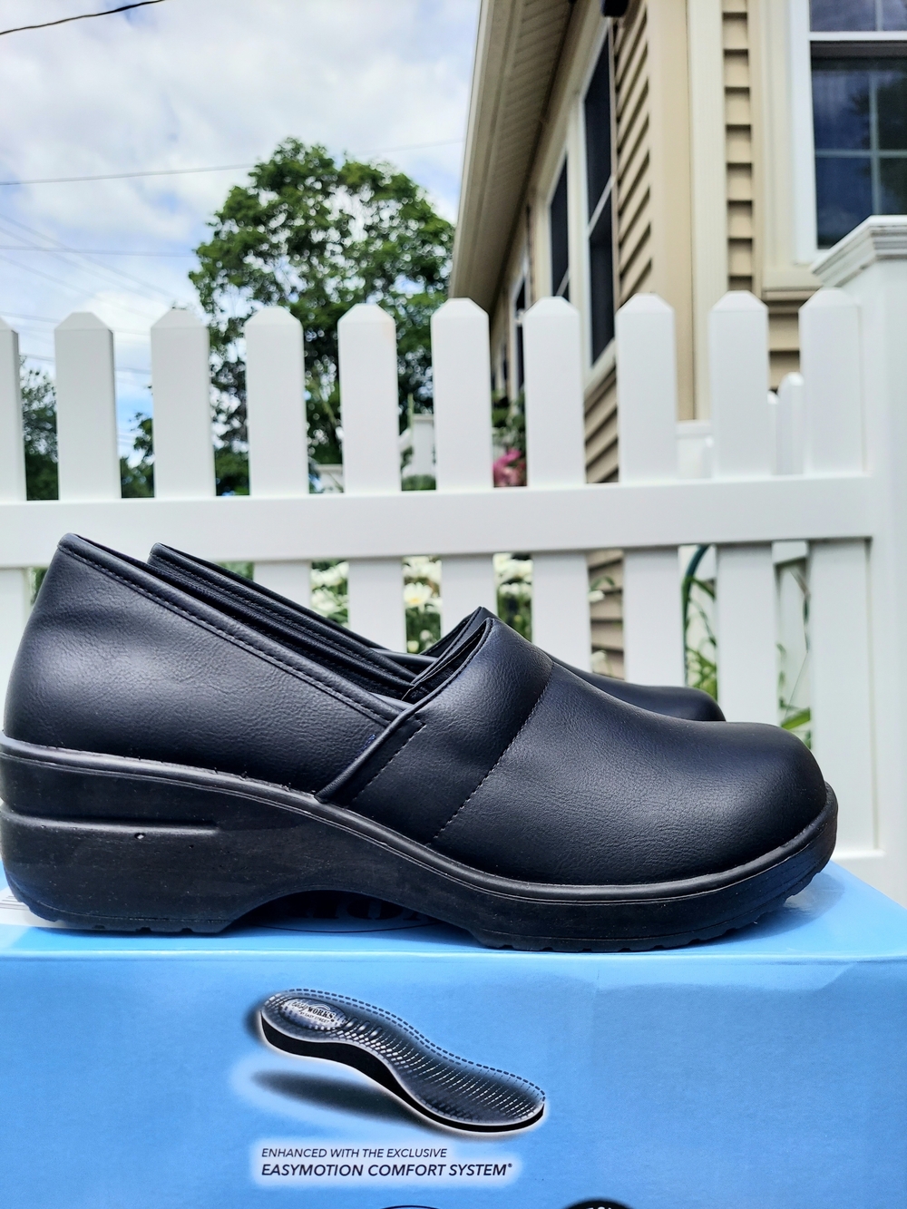 East Street Lynsdee Black Slip-On Oil Resistant Comfort Work Clogs Women Size 11